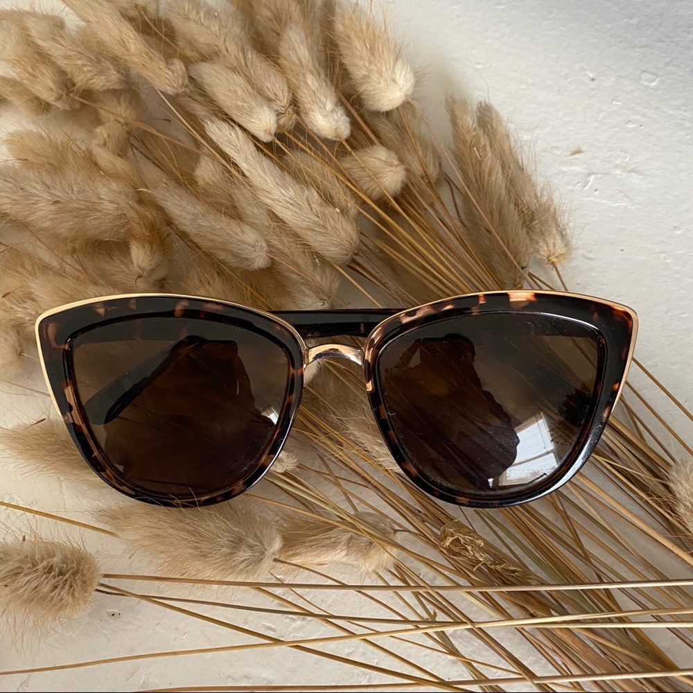 QUAY turquoise cat eye sunglasses